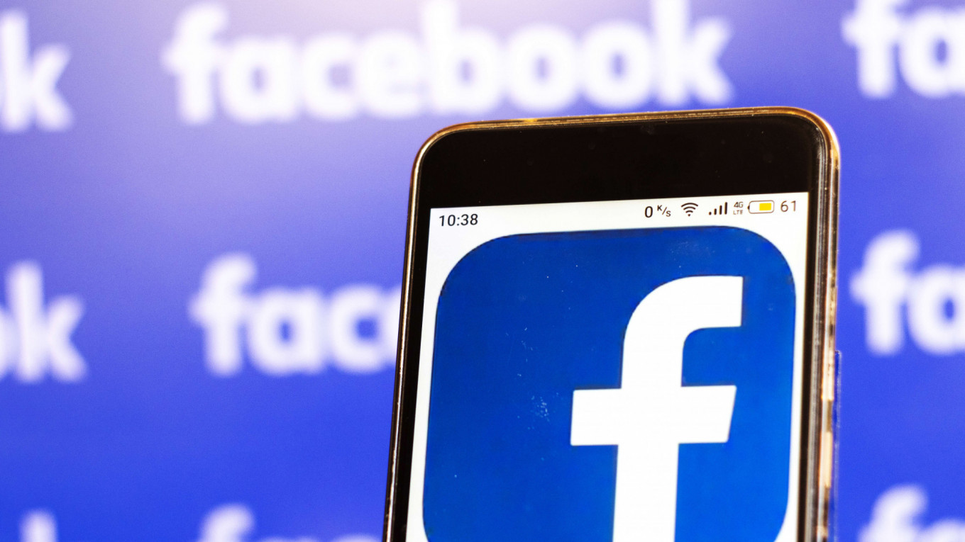 Россия угрожает Facebook крупным штрафом