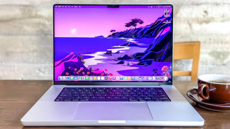 Ноутбуки Apple MacBook Pro поступили в продажу в России