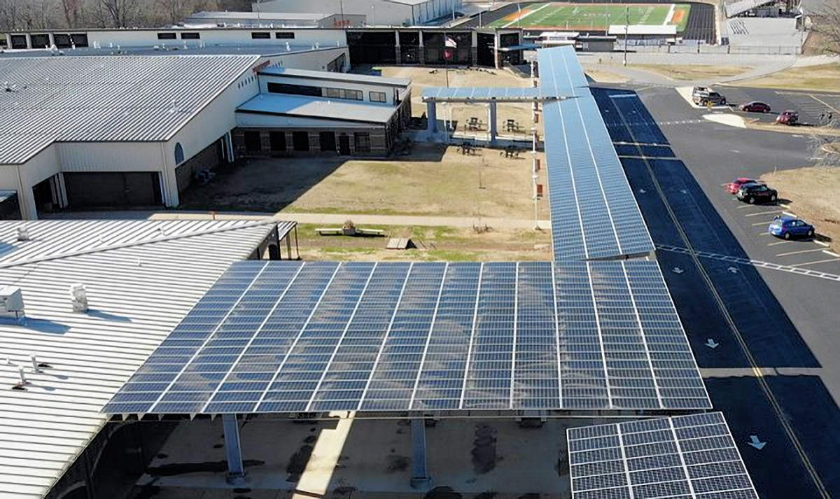 Солнечные батареи помогли повысить доход учителей