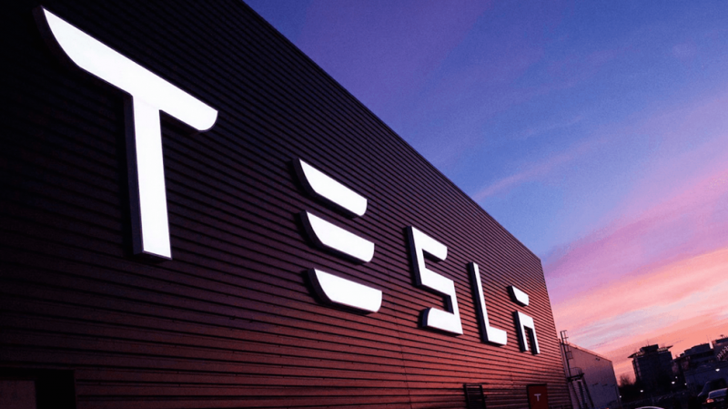 Предприниматель Илон Маск продал акции Tesla на сумму 1,1 миллиарда долларов