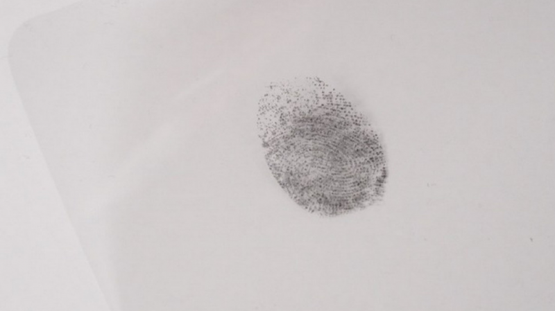 Специалистам удалось обойти сканер отпечатков пальцев с помощью клея и принтера